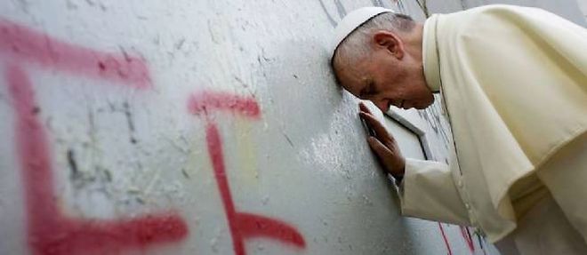 La priere du pape contre le mur de separation n'etait pas prevue.