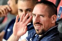 Franck Ribéry sur le banc de touche lors du match de préparation des bleux contre le Paraguay. ©Franck Fife/AFP
