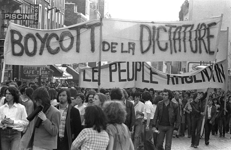 On manifeste contre la dictature de Jorge Videla à travers la demande de boycott du Mondial 1978 (Michel Clément/AFP).  