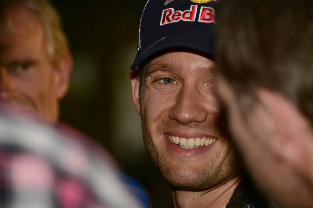 Ogier peut avoir le sourire, il est en tête du championnat du monde WRC ©  VW