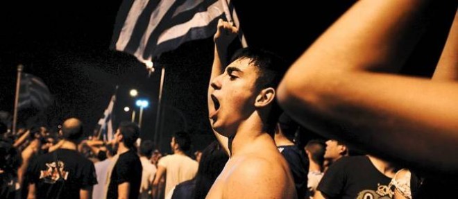 Les supporteurs grecs ont laisse eclater leur joie dans les rues mardi soir pour feter la qualification de leur equipe en huitieme de finale.