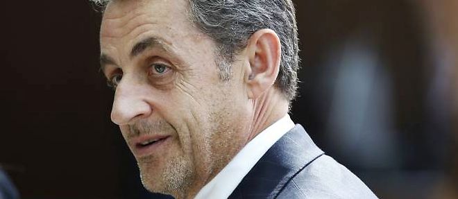 Nicolas Sarkozy, qui a montre de plus en plus de signes d'un desir de revenir en politique, a assure mercredi a Paris etre "encore" dans le "temps de la reflexion".
