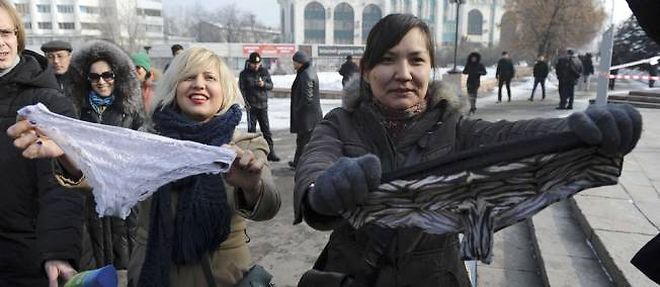 Une trentaine de femmes ont manifeste au Kazakhstan, le 16 fevrier dernier, pour protester contre cette loi.
