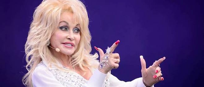 Dolly Parton La Reine Mere De La Country Fait Succomber Glastonbury Le Point dolly parton la reine mere de la