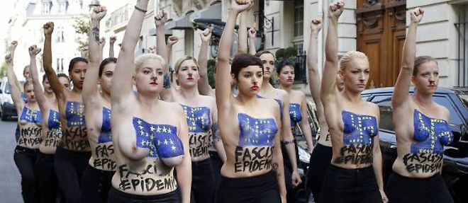 Manifestation de Femen le 22 avril a Paris.