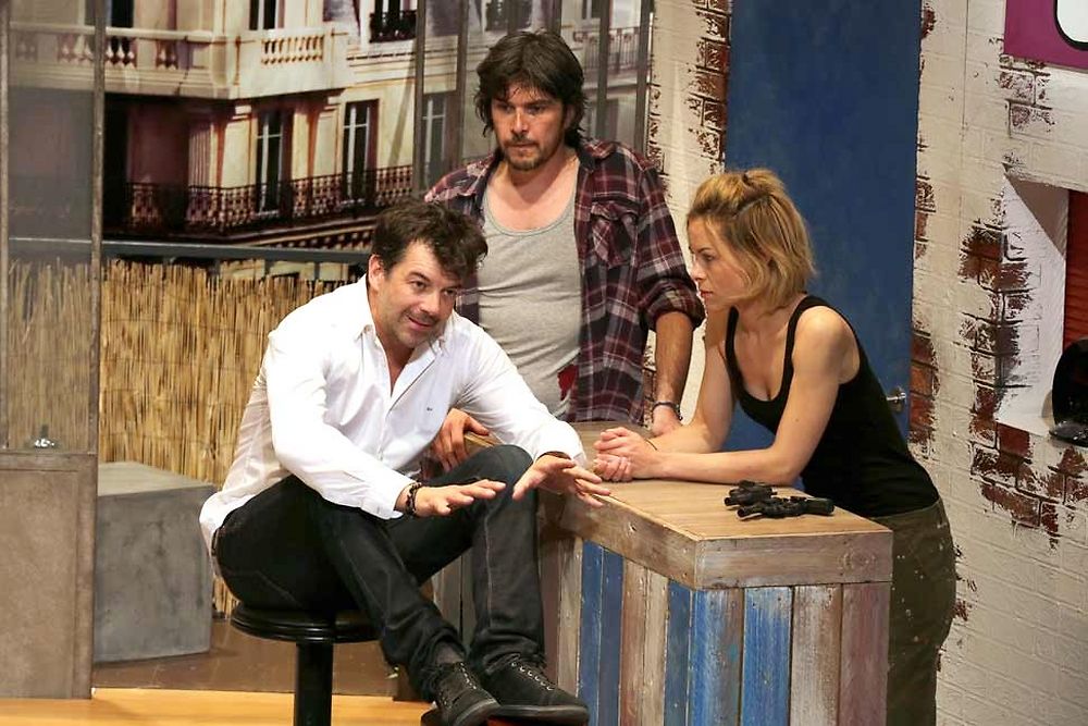 Piece De Theatre A Gauche En Sortant De L Ascenseur EN IMAGES. Réservez vos spectacles cet été à Paris - Le Point