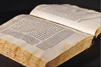 Torah incunable, imprimée en janvier 1482 à Bologne, compilant pour la première fois les cinq premiers livres de la Bible à l'origine du Pentateuque. Vendu 2 785 000 euros chez Christie's le 30 avril. Record pour un livre hébraïque imprimé, record en France pour un livre imprimé. ©DR