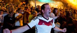 Les Allemands célèbrent leur victoire en finale de la Coupe du monde. ©BERND THISSEN / DPA / dpa Picture-Alliance/AFP