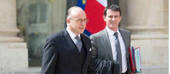 Le ministre de l'Interieur, Bernard Cazeneuve, met en oeuvre le projet de censure d'Internet du Premier ministre Manuel Valls.
