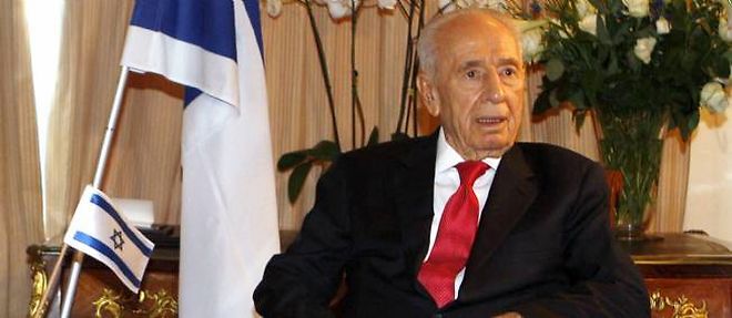 Shimon Peres tire sa reverence en pleine guerre a Gaza.