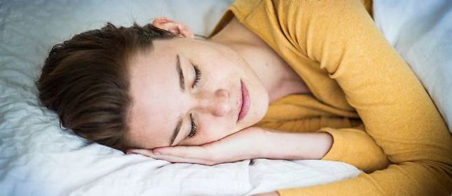 Dormir dans le noir total permet de produire de la melatonine, qui favorise certains traitements et la prevention du cancer.