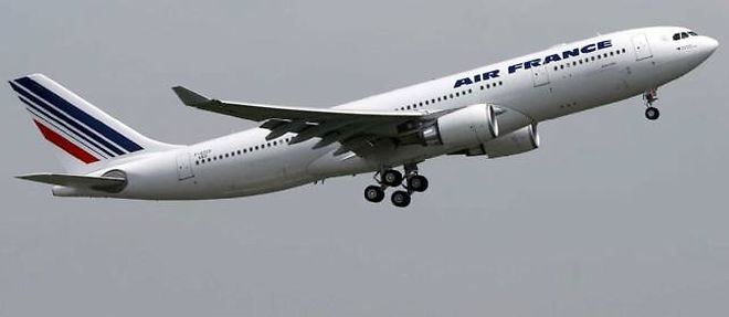 Les comptoirs d'enregistrement a Paris ne seront mis a disposition par Air France que deux jours.