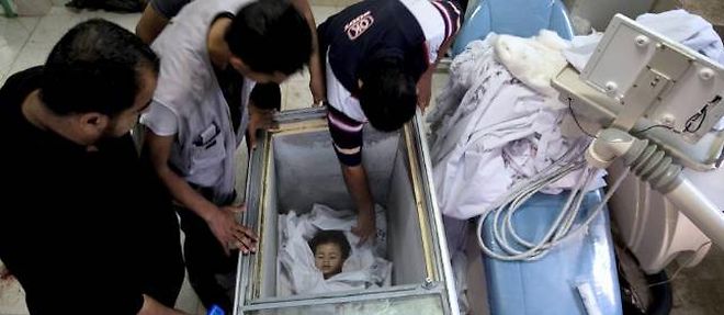 Le corps de Raghad Masoud, tue a Rafah par une frappe israelienne, a ete place dans une glaciere, faute de place a la morgue.