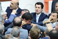 Turquie : le d&eacute;bat parlementaire se transforme en pugilat