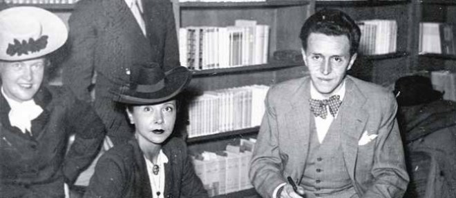 Lucien Rebatet a la librairie Rive gauche en 1942, lors de la dedicace de son pamphlet antisemite "Les decombres".