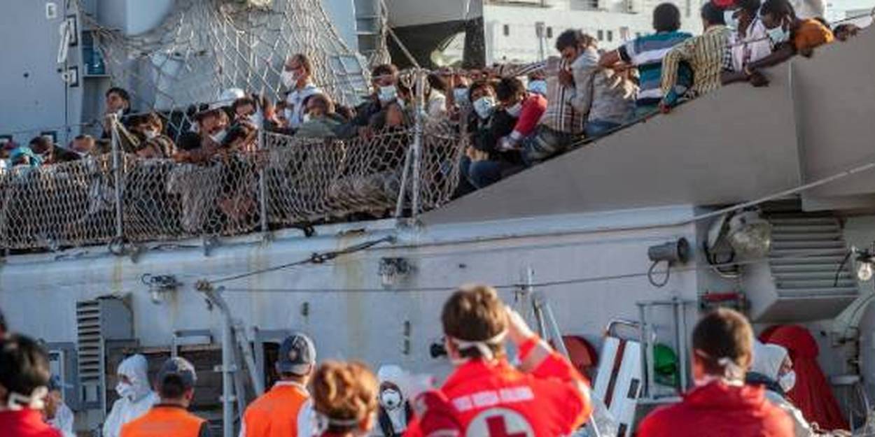 Italie : La Marine Sauve Plus 2 000 Migrants En Un Week-end