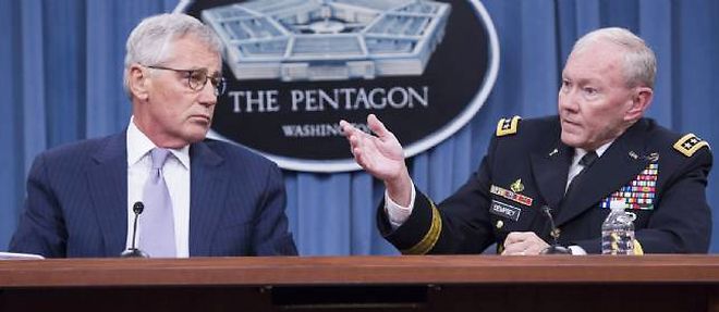 Le ministre americain de la Defense Chuck Hagel et le general Martin Dempsey lors d'une conference de presse a Washington.