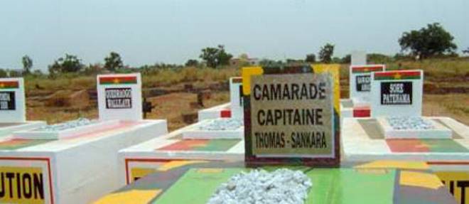 La tombe du capitaine Sankara et de ses compagnons au cimetiere de Dagnoen a Ouagadougou.