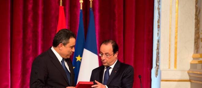 Le chef du gouvernement tunisien, Mehdi Jomaa, avec le president francais, Francois Hollande, a Paris le 29 avril 2014.