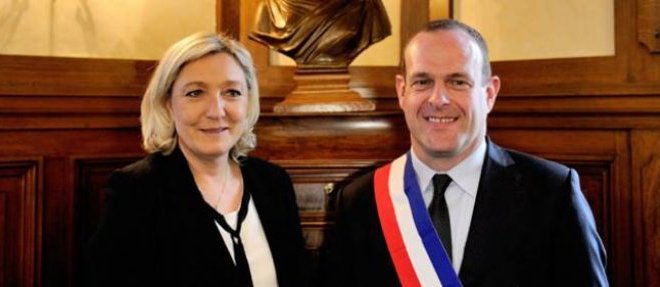 Marine Le Pen et Steeve Briois, maire FN d'Henin-Beaumont, le 30 mars 2014.