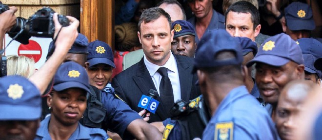 Oscar Pistorius a ete juge coupable d'homicide par negligence. Le 14 fevrier 2013, il avait tue de 4 balles sa petite amie Reeva Steenkamp a travers la porte des toilettes.