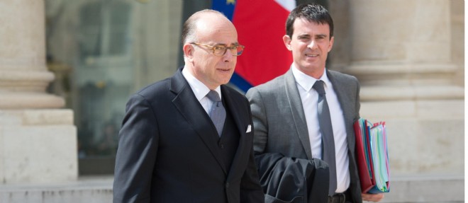 Bernard Cazeneuve et Manuel Valls defendent leur projet de loi contre le terrorisme.