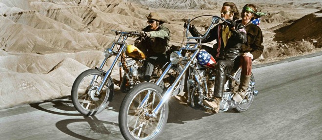 Peter Fonda au guidon de sa Harley interprete Wyatt, surnomme Captain America, dans "Easy Rider", sorti en 1969.