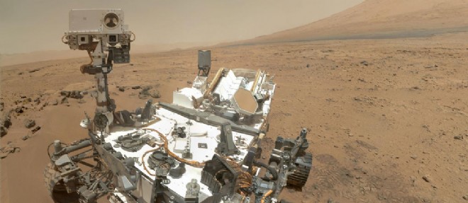 Autoportrait de Curiosity realise le 31 octobre 2012. Devant lui, le mont Sharp.
