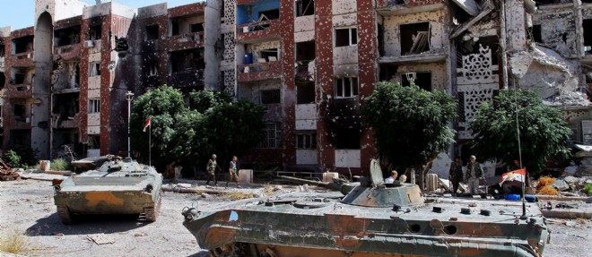 Batailles entre les troupes syriennes et les rebelles a Adra, dans la banlieue de Damas, Syrie, jeudi 25 septembre 2014.