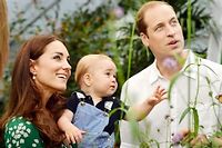 Le prince George entoure par ses parents, ici le jour de son premier anniversaire, le 22 juillet 2014. (C)Photoshot / NurPhoto