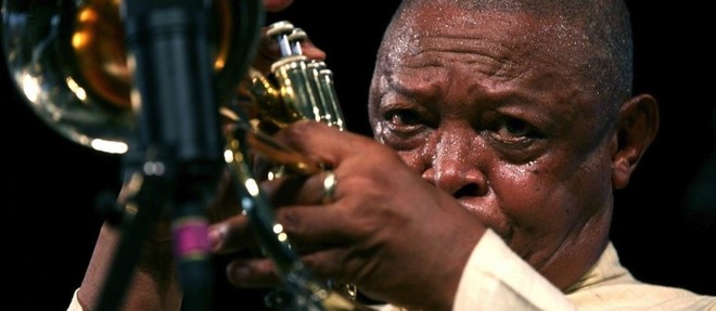 Hugh Masekela, musicien de jazz sud-africain de legende. Ici a La Nouvelle-Orleans en 2009.