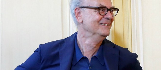 Patrick Modiano, laureat du Nobel de litterature, donne une conference de presse chez son editeur Gallimard, le 9 octobre 2014.