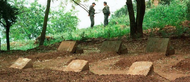 Les tombes des moines de Tibhirine massacres en 1996.