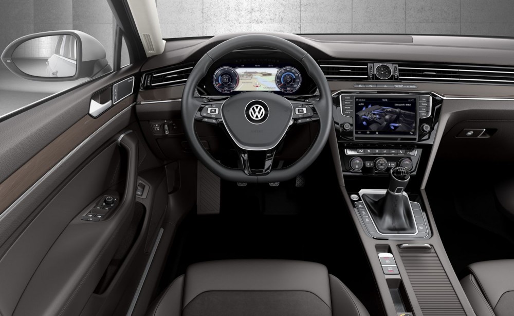 En finition Carat Edition, la Passat dispose d'une instrumentation personnalisable sur écran TFT de 12,3 pouces, comme le récent Audi TT. ©  VW