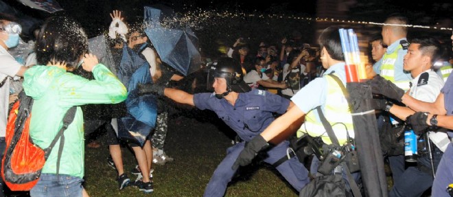 Des heurts ont eclate a Hong Kong entre la police et les manifestants.