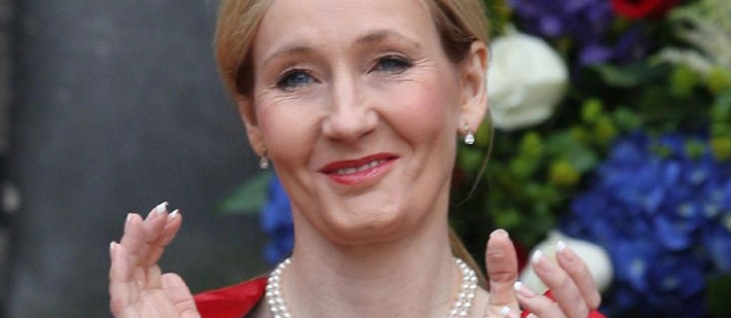 L'auteur de la saga "Harry Potter", J. K. Rowling, travaille selon Warner Bros sur le scenario de trois nouveaux films. Le premier devrait sortir des 2016.