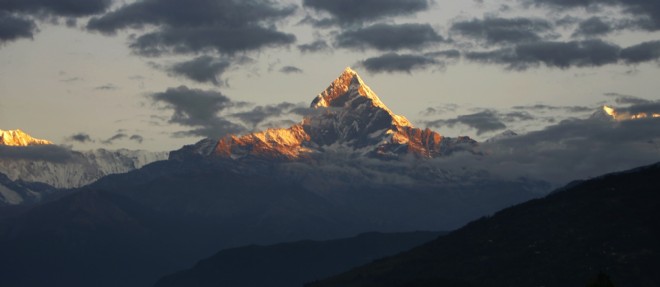 Au moins 24 randonneurs etrangers et guides nepalais ont ete tues dans la tempete de neige.