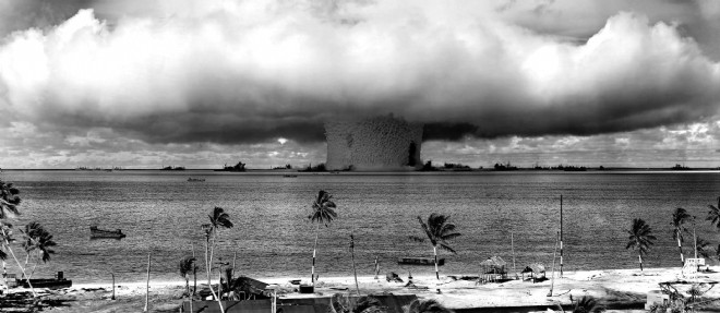 Un essai nucleaire americain dans l'atoll de Bikini, en 1946.