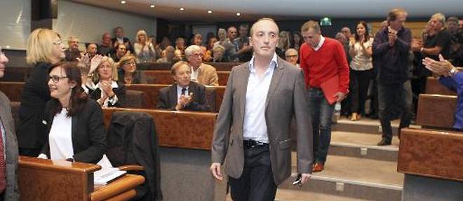 Le maire d'Ajaccio Laurent Marcangeli arrive au conseil municipal le 27 octobre 2014 a Ajaccio pour annoncer sa demission