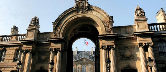 Francois Hollande a approuve un "plan global de lutte contre la maladie en France et en Afrique de l'Ouest", a annonce mardi l'Elysee.