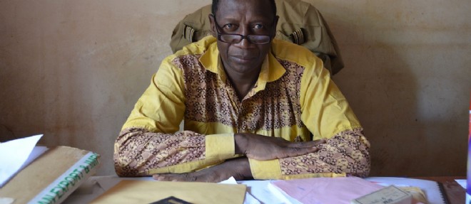 Ibrahim Maiga, chef douanier a Kouremale a la frontiere entre le Mali et la Guinee.