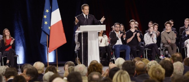 Nicolas Sarkozy s'est pose en rassembleur de la Republique, vendredi soir lors de son meeting a la porte de Versailles.