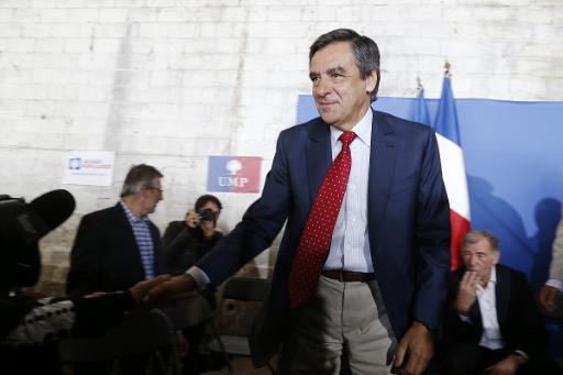 L'ancien Premier ministre UMP Francois Fillon rencontre des militants de son parti a Piscop, dans la banlieue parisienne, le 21 septembre 2014