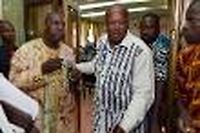 Burkina: opposition et soci&eacute;t&eacute; civile ont boucl&eacute; leur &quot;Charte de la transition&quot;