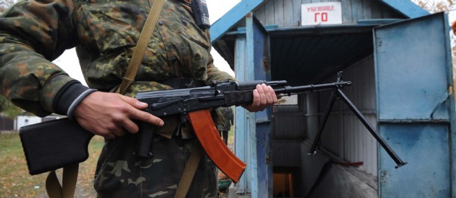 Un separatiste pro-russe pres de Donetsk, le 23 octobre.