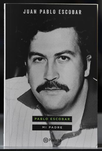 La couverture du livre sur Pablo Escobar, le plus célèbre narcotrafiquant au monde, écrit par son fils Juan Pablo Escobar © Luis Acosta AFP