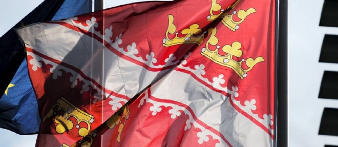 Le drapeau de la region Alsace, qui n'a pas dit son dernier mot pour conserver son autonomie.