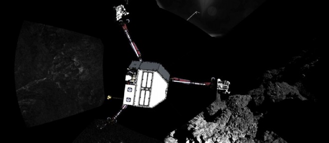 Cette image est le premier panoramique envoye par Philae depuis son site final d'atterrissage. La representation artistique du robot, en surimpression, permet de se faire une idee de sa position. (C) ESA/Rosetta/Philae/CIVA