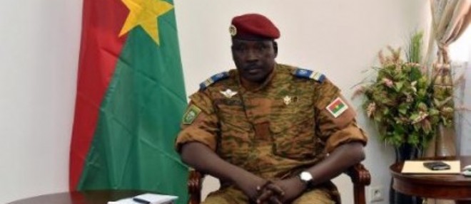 Le lieutenant-colonel Isaac Zida, au Conseil economique et social a Ouagadougou, le 14 novembre 2014.