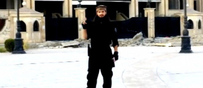 Capture d'ecran d'un reportage de BFM TV montrant Maxime, djihadiste francais soupconne d'avoir participe au dernier massacre de l'EI.